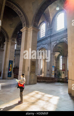 Intérieur de la Cathédrale Notre-Dame de l'Annonciation, Nancy, Meurthe-et-Moselle, France Banque D'Images