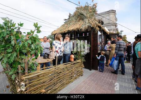 Chisinau, République de Moldova - 1 octobre 2016 : Journée nationale de célébration au vin la place centrale de la capitale Banque D'Images