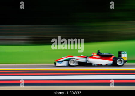 Imola, Italie. 09Th Oct, 2016. Le pilote de Prema Powerteam fr Lance Stroll de Le Canada concurrence pendant la course 3 du Championnat d'Europe de Formule 3 à Imola, Italie le 2 octobre 2016. Credit : Jure Makovec/Alamy Live News Banque D'Images