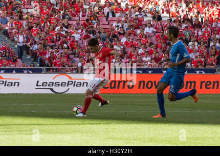 Lisbonne, Portugal. 2 Oct, 2016. Le milieu de terrain portugais du SL Benfica Pizzi (21) en action pendant le jeu SL Benfica vs GD Feirense Crédit : Alexandre de Sousa/Alamy Live News Banque D'Images