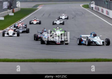 Moscou, Russie. 2e oct, 2016. Au cours de la concurrence pilotes Moscow Classic Grand Prix race 2016 à Moscou, Russie, le 2 octobre 2016. Moscow Classic Grand Prix terminé cette saison le dimanche. © Evgeny Sinitsyn/Xinhua/Alamy Live News Banque D'Images