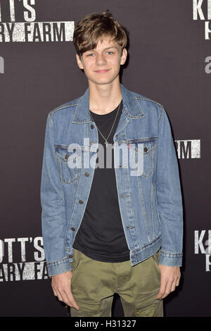 Buena Park, États-Unis d'Amérique. Sep 30, 2016. Ty Simpkins à 'Knott's Scary Farm' Tapis noir Événement au Knott's Berry Farm. Buena Park, 30.09.2016 | Verwendung weltweit/alliance Photo © dpa/Alamy Live News Banque D'Images