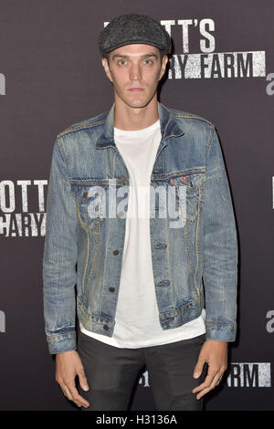 Josh Beech à 'Knott's Scary Farm' Tapis noir Événement au Knott's Berry Farm. Buena Park, 30.09.2016 | Verwendung weltweit/photo alliance Banque D'Images