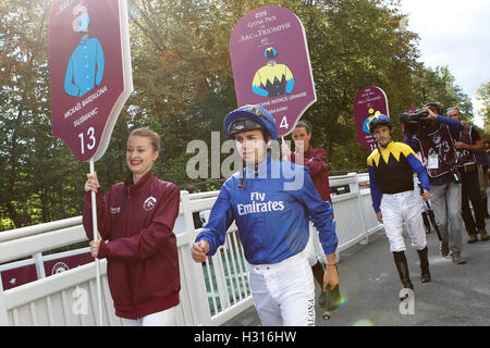 Hippodrome de Chantilly, France. 06Th Oct, 2016. Prix de l'Arc de Triomphe, la race 4 sur carte. Mickael Barzalona © Plus Sport Action/Alamy Live News Banque D'Images