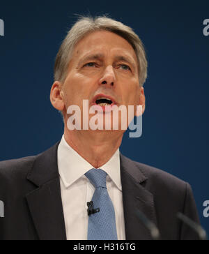 Birmingham, UK. 3 octobre, 2016. Philip Hammond Mp Chancelier de l'Échiquier conservateur en 2016 la conférence CPI Birmingham, Birmingham, Angleterre 03 octobre 2016 traite de la conférence du parti conservateur à la Cpi 2016 Birmingham, Birmingham, Angleterre Allstar Crédit : photo library/Alamy Live News Banque D'Images