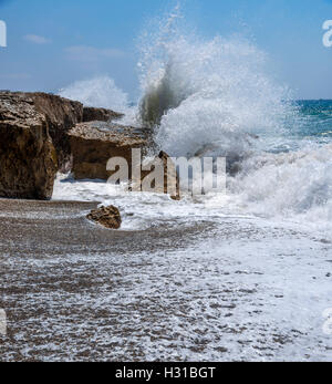 Les vagues sur la plage Banque D'Images