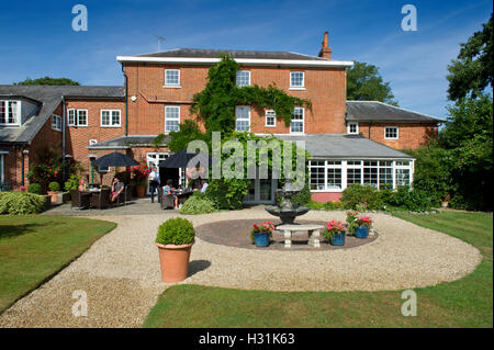 'Mill House Hotel', Swallowfield, Berkshire, Royaume-Uni. "Le thé de l'après-midi' gâteaux gâteau Banque D'Images