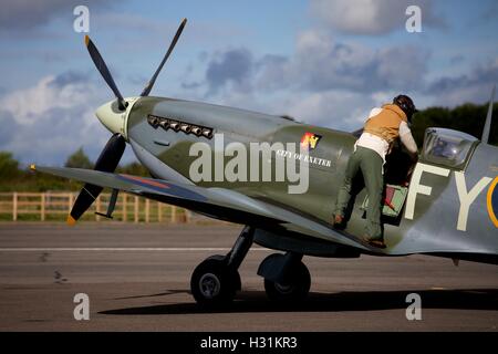 Spitfire, à l'aérodrome de Dunkeswell dans le Devon qui apparaît dans les scènes de vol dans le film 2017 Dunkerque, un film de guerre épique britannique Banque D'Images