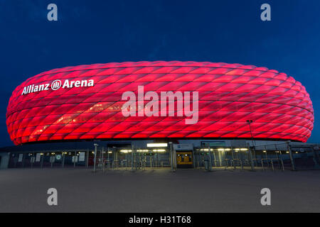 L'Allianz Arena - un stade de football de Munich, Bavière, Allemagne avec une capacité d'accueil, 75 000 terrain pour deux professio Banque D'Images