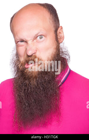 Portrait d'un drôle d'homme barbu chauve sur un fond blanc. isolé, studio shot. Banque D'Images