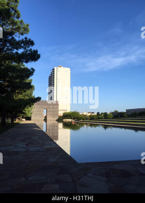 Reflétant en face de l'étang à la bombe d'Oklahoma City Memorial Banque D'Images