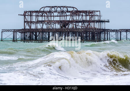 Vestiges de l'ancienne West Pier de Brighton, East Sussex, Angleterre, Royaume-Uni. Ancienne jetée de Brighton. Banque D'Images