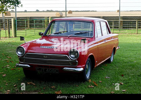 A Ford Mk1 Cortina 1.5 (1965) berline 4 portes, ORD Numéro CJT 406C, au Castle Combe du jour 2016, Wiltshire, Royaume-Uni. Banque D'Images