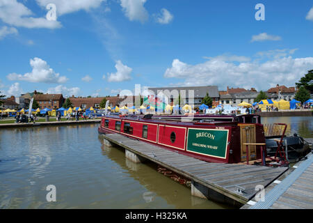 Bateau sur le fleuve à Stratford-on-Avon Banque D'Images