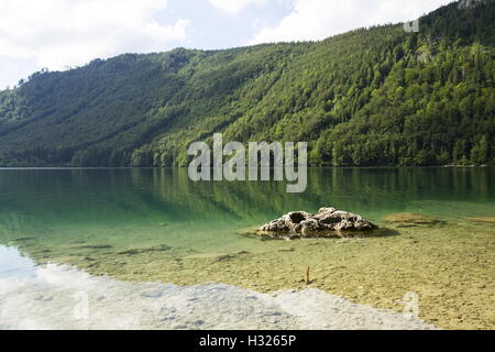 Lac de montagne Vorderer Langbathsee à Salzkammergut, Autriche Banque D'Images