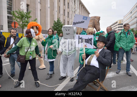 Les participants de la manifestation nationale contre la politique actuelle show scene pendant leur marche le jeudi 29 septembre 2016 à Banque D'Images