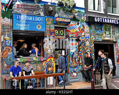 Le Bulldog Amsterdam Pays-Bas mixte Café Haschisch Marijuana Marihuana Gras Canabis - Graines de cannabis Drogue Dope coffeeshop ( Red Light District ) Banque D'Images