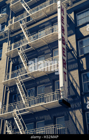 Un escalier de secours de l'Herbert Hotel, San Francisco, California, USA Banque D'Images