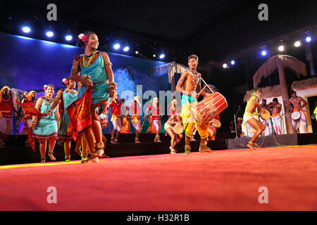 Dongaria Kond Danse Tribal, Orissa, Inde Banque D'Images