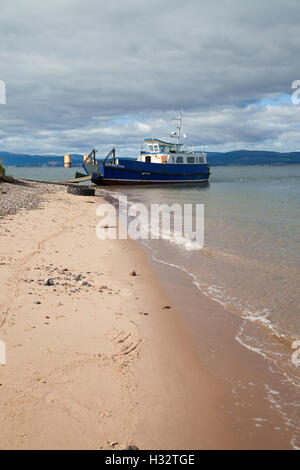 Le petit ferry qui traverse l'Estuaire de Cromarty Cromarty entre et Nigg. Banque D'Images