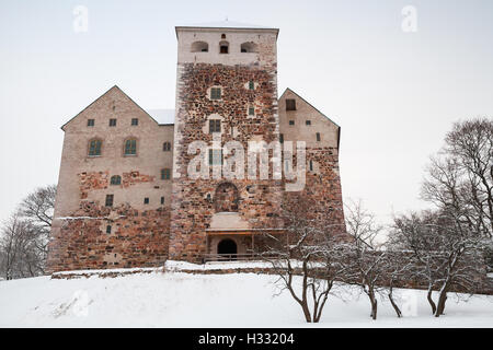 Turku, Finlande - le 17 janvier 2016 : Façade de château de Turku. Il est aujourd'hui le plus grand bâtiment médiéval en Finlande, c'est foun Banque D'Images