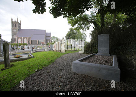 La pierre tombale de la tombe de Seamus Heaney, inscrit par une citation de l'un de ses poèmes. Le poète, de Bellaghy, comté de Londo Banque D'Images