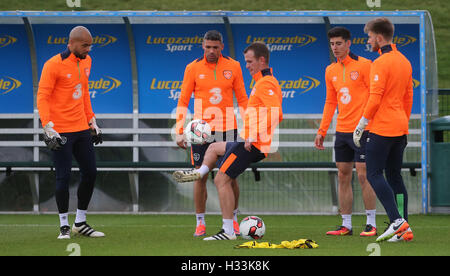 République d'Irlande's Glenn Whelan (centre) au cours de la session de formation au Centre National de Formation de la FAI, Dublin. Banque D'Images