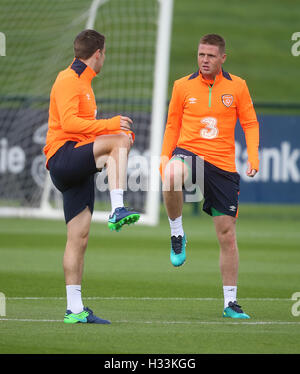 République d'Irlande est Seamus Coleman (à gauche) et James McCarthy au cours de la session de formation au Centre National de Formation de la FAI, Dublin. Banque D'Images