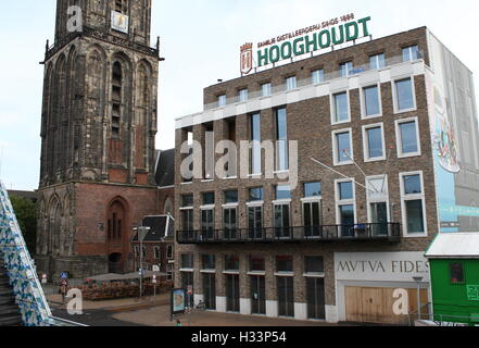 Du bâtiment de la société 'Mutua Fides', siège de l'association étudiante néerlandaise Vindicat Atque Polit, Grote Markt, Groningen, Pays-Bas Banque D'Images