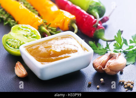 Sauce de tomates et de piment vert Banque D'Images