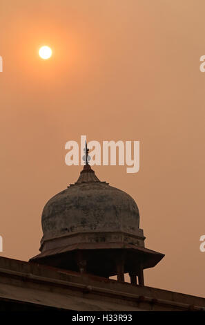 Coucher de soleil sur l'historique Fort Rouge d'Agra, Inde Banque D'Images