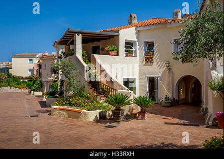 Resort Porto Cervo et anciennes maisons de ville Banque D'Images