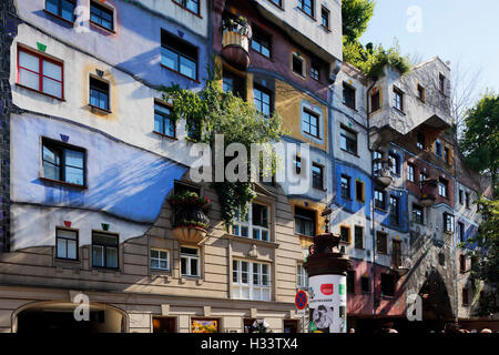 Hundertwasserhaus mit Fassadenmalerei von Friedensreich Hundertwasser à Wien, Österreich Banque D'Images