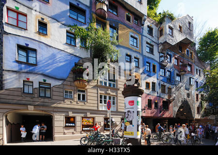 Hundertwasserhaus mit Fassadenmalerei von Friedensreich Hundertwasser à Wien, Österreich Banque D'Images