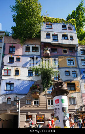 Hundertwasserhaus mit Fassadenmalerei von Friedensreich Hundertwasser à Wien, Österreich Banque D'Images