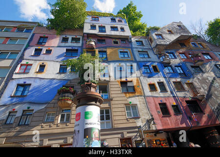 Hundertwasserhaus mit Fassadenmalerei von Friedensreich Hundertwasser à Wien, Österreich Banque D'Images