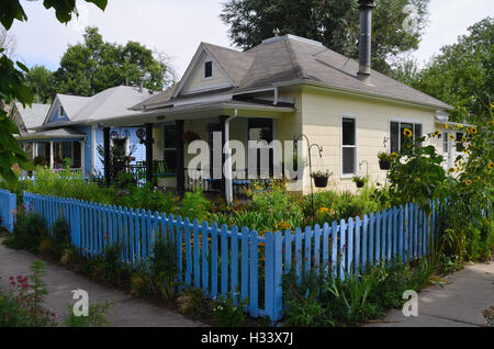 Maison avec beaucoup de fleurs dans le voisinage Goss-Grove Boulder Banque D'Images