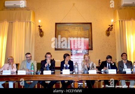 Naples, Italie. 06Th Oct, 2016. La conférence de presse pour présenter la huitième édition de 'Gala Cinema Fiction', a eu lieu ce matin à Naples (au siège de l'Union industrielle). L'événement aura lieu à Berne (Castellammare di Stabia) du 3 au 7 octobre. Le festival a été conçu et produit par Valeria Della Rocca, sous la direction artistique de Marco Spagnoli. L'événement a pour objectif d'améliorer les ressources naturelles et artistiques de la région de Campanie. © Maria Consiglia Izzo/Pacific Press/Alamy Live News Banque D'Images