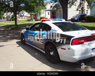 Voiture de police de Detroit sur les lieux d'un homicide, Detroit, Michigan, USA Banque D'Images