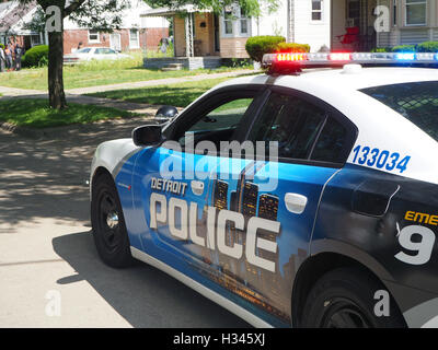 Voiture de police de Detroit sur les lieux d'un homicide, Detroit, Michigan, USA Banque D'Images