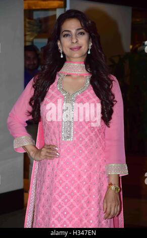 Juhi Chawla, actrice indienne, réalisateur, entrepreneur.at Priyadarshni Academy 32nd anniversaire Global Awards function à Mumbai, Inde Banque D'Images