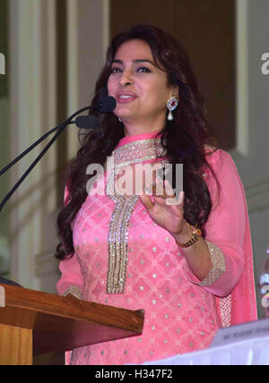 Juhi Chawla Bollywood acteur pendant l'Priyadarshni Academy 32e anniversaire du prix mondial en fonction de Mumbai, Inde Banque D'Images