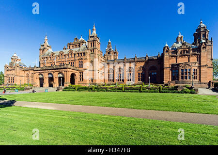 Kelvingrove Art Gallery and Museum de Glasgow Ecosse vu de la rue Argyle Banque D'Images