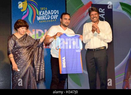 L'ancien joueur de cricket Indien Kapil Dev au cours de l'annonce de l'Indian Dream Team pour 2016, la Coupe du Monde de kabaddi à Mumbai