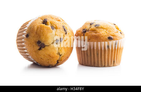 Le muffin au chocolat savoureux isolé sur fond blanc. Banque D'Images