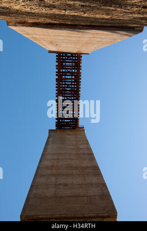 Viaduc Ferroviaire de haut niveau sur Currency Creek près de Goolwa, Australie du Sud. Banque D'Images