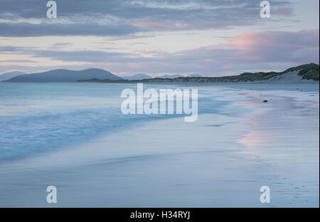 Crépuscule, West Beach, Berneray, Hébrides extérieures, en Écosse Banque D'Images