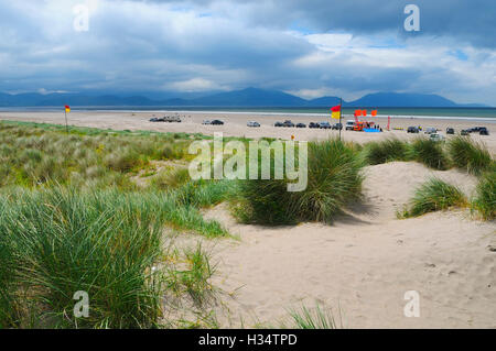 Et venteux orageux après-midi d'été à la plage de 81 cm, comté de Kerry, Irlande. Banque D'Images