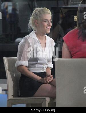 New York, USA. 4 octobre, 2016. Kristen Stewart visite le 'aujourd'hui' show pour faire la promotion du film "Certaines femmes" à New York, New York le 4 octobre 2016. Credit : MediaPunch Inc/Alamy Live News Banque D'Images