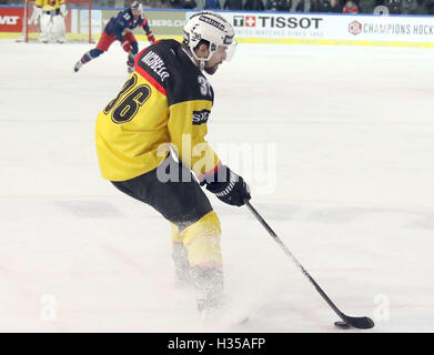 Salzbourg, Autriche. 4ème Oct, 2016. Mark ARCOBELLO (Berne/USA), .Champions Hockey League, Red Bull Salzbourg vs SC Berne, Salzburg, Eisarena, Octobre 04, 2016, après la phase de groupes maintenant les 32 équipes européennes jouent dans la première ronde, knock out © Wolfgang Fehrmann/ZUMA/Alamy Fil Live News Banque D'Images